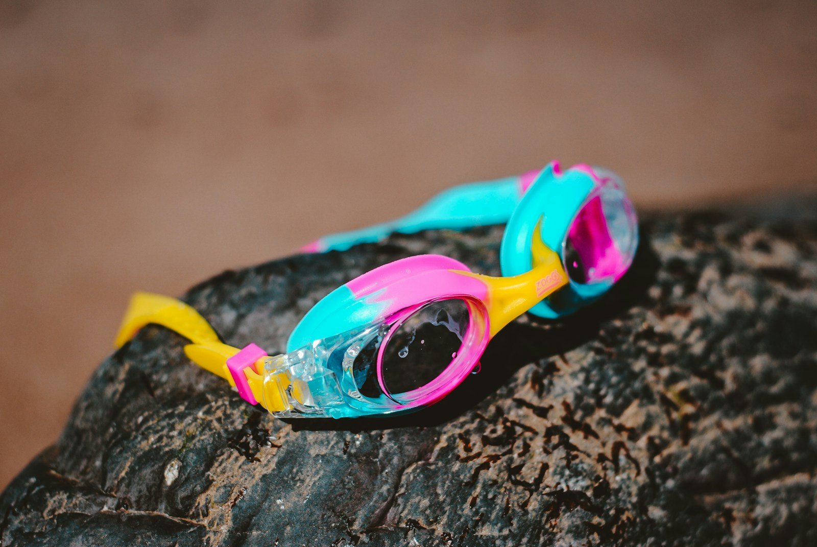 Des lunettes couvertes d'embruns après une accélération
